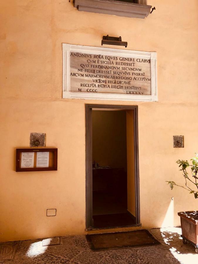 Rota House - Apartment In Santa Chiara, The Heart Of Naples 나폴리 외부 사진